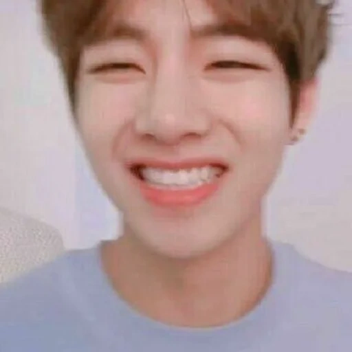 taehyung, jung jungkook, kim ta hyun, ragazzi di bangtan, taehyung sorride