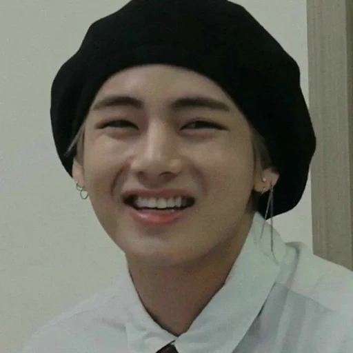 tai heng jin, tai hang bts, kim tae-hyun, kim tae hung beret, kim tae-hyun's smile without makeup