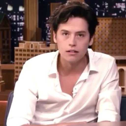 personaggi famosi, spettacolo di cole spruce, jimmy fallon cole sprouse, buona notte colsprus, spettacolo serale di jimmy fallon cole spruce