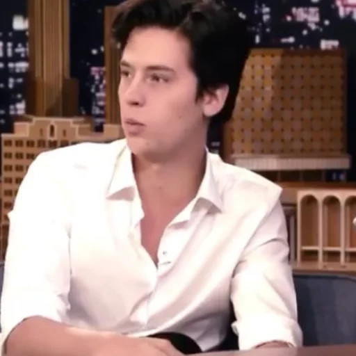 cole sprouse шоу, спроус дилан коул, коул спроус интервью, коул спроус ривердейл, вечернее шоу джимми фэллона коул спроус