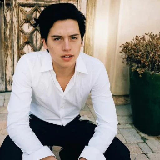 cole spruce, beau mec, spruce dylan cole, cole sprouse riverdale, chemise blanche cole sprus