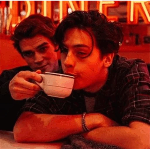 спроус дилан и коул, коул спроус ривердейл, cole sprouse riverdale, коул спроус и арчи, ривердэйл