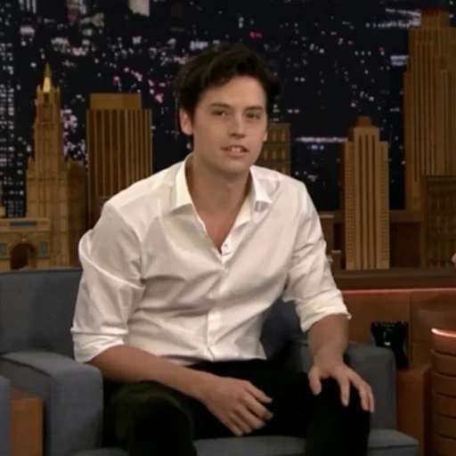 парень, джимми фэллон, cole sprouse шоу, the tonight show коул спроус, вечернее шоу джимми фэллона коул спроус