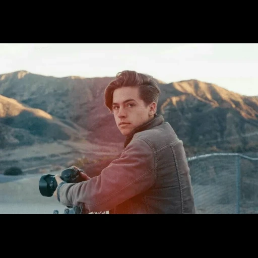 ривердэйл, дюна 1984 обложка, спроус дилан коул, cole sprouse riverdale, коул спроус стрижка riverdale