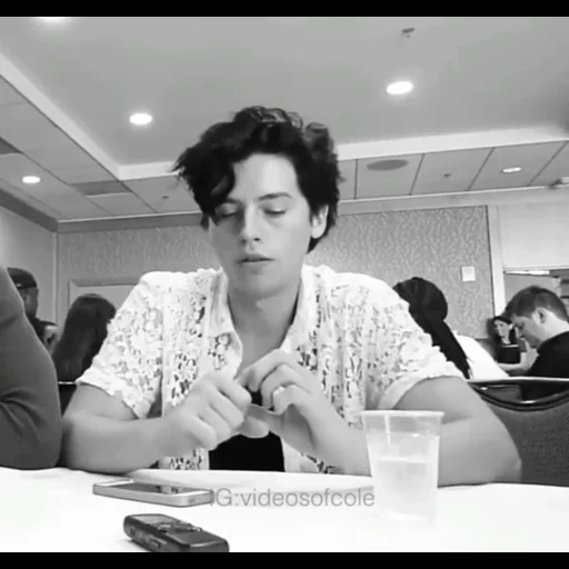 коул спроус, спроус дилан коул, коул спроус улыбается, cole sprouse riverdale, коул спроус ривердейл обои эстетика