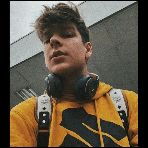 tipo, humano, arseny popov, temporada 1 jojo, perfil de yungblud