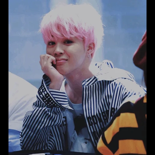 jimin bts, qi min bts cute, mo qi min in polvere, mo qi min in polvere, capelli rosa rossi