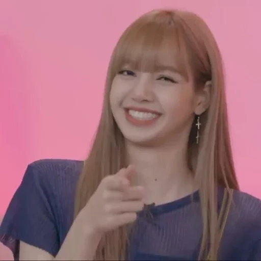 polvo negro, lisa manoban, polvo negro zorro, lisa blackpink, la lisa manoban sonríe