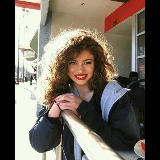 dytto, chica, mujer, persona famosa, alex kingston double crystal