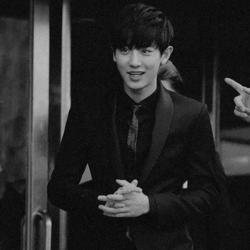 chanel, pak chanyeol, chanyeol exo, choi jin hyok, chanel con traje negro