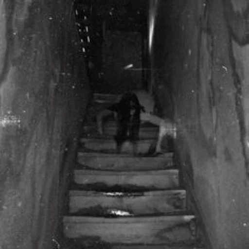 подвал, жуткая лестница, подвал страшный, призрак подвале, страшная лестница