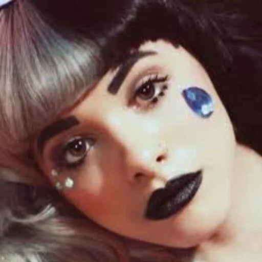 jeune femme, cry baby, mélanie martinez, tragédie douce-amère, melanie martinez pleure bébé