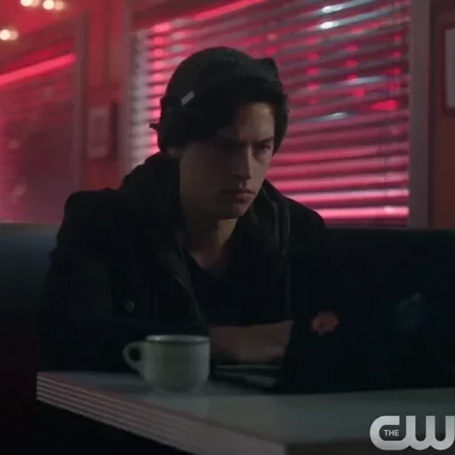 джагхед, ривердэйл, спроус дилан коул, cole sprouse riverdale, джагхед джонс черном цвете