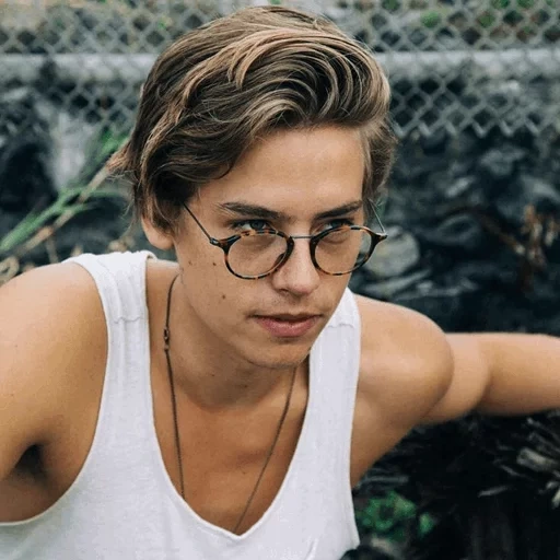 cole spruce, spruce dylan cole, gaya rambut cole spruce, cole sprouse riverdale