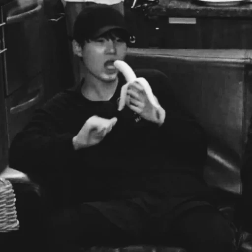 meme bts, mangia una banana, bts hoseok, jungkook bts, bts mangia banane