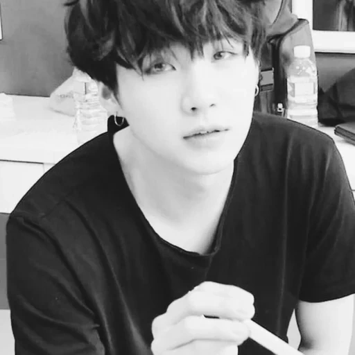 suga, grupo juvenil à prova de balas shuga, bts suga, yoongi bts, zheng zhongguo