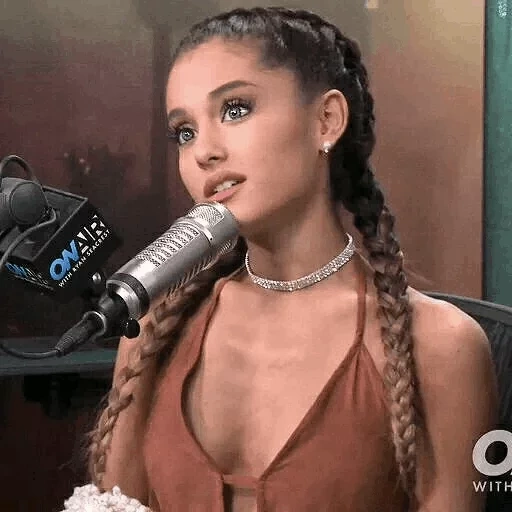 ariana, arianna, ariana grand, ariane grande mit zöpfen, interview mit ariana grande 2020