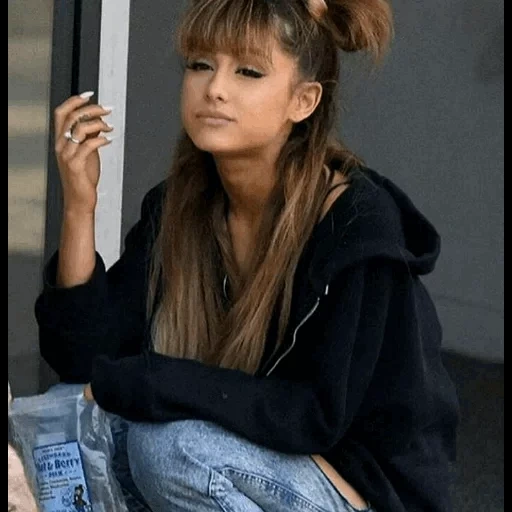 ariana, street style, ariana grande, cabelo de franja, ariana grande 7 rings