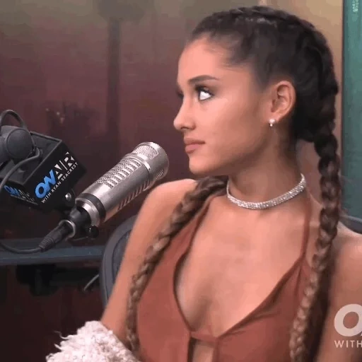 ariana, giovane donna, ariana grande, ariana grande con le trecce, interviste ariana grande 2020