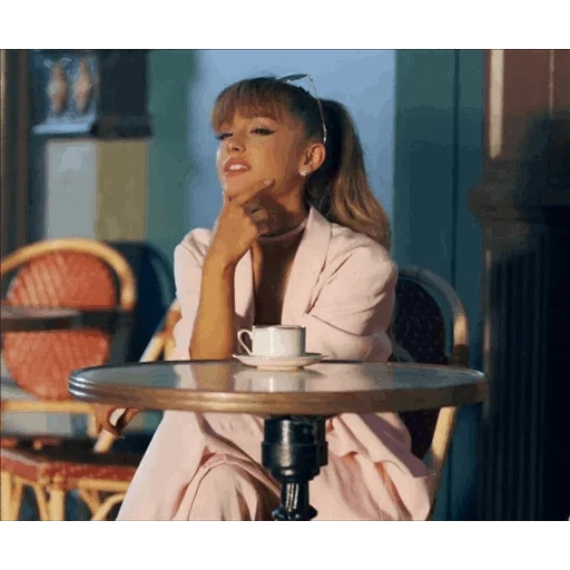 ariana, ariana grande, ariana grande sweetener, calpesta ariana grande, il più capire come fare