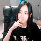 gli asiatici, le persone, amina muhamatyeva, zlzzzlz95 streamer, fumo femminile coreano