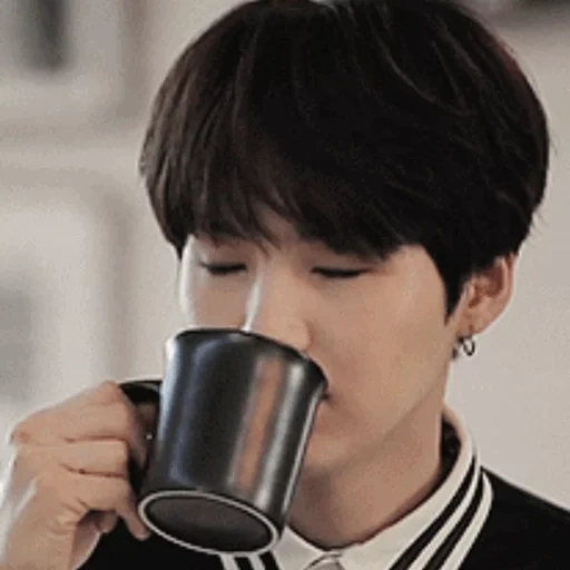 yoongi bts, бтс coffee, min yoongi, bangtan boys, босс чон чонгук