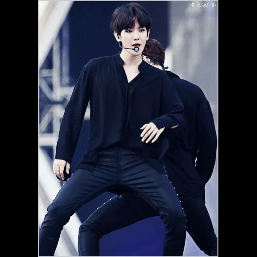 chanteur pop, park chang yeol, baekhyun exo, les cuisses de ben bakshing, baixing exo hot