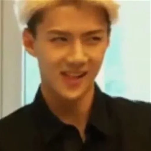 exo sehun, sehun mange, sehun mem abeille, sehun mem coucher de soleil, sehun est un visage drôle