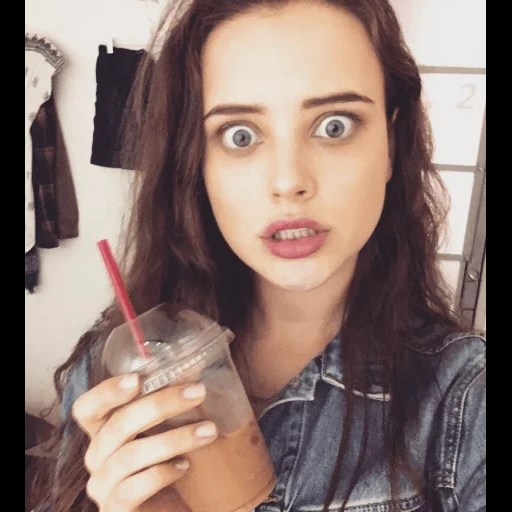 filles, hannah baker, kathleen langford, les filles sont belles, selfie de catherine langford