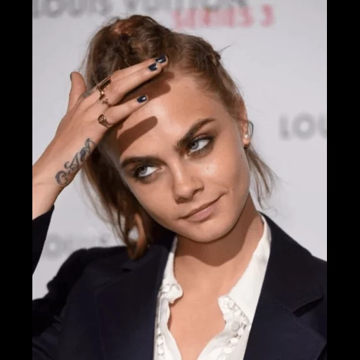 cara delevigne, cara delevingne 2015, cara delevingne kare, cara delevingne smoki ace, cara delevingne louis vumiton