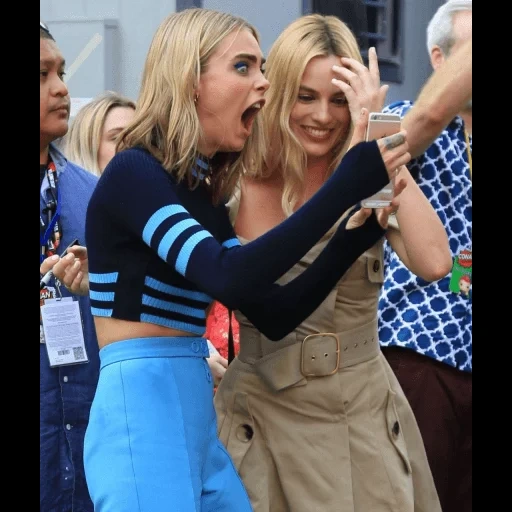 divertido para las lágrimas, margot robbie delevingne, cara delevingne margot robbie, cara delevingne margot robbie, cara delevingne margot robbie legs