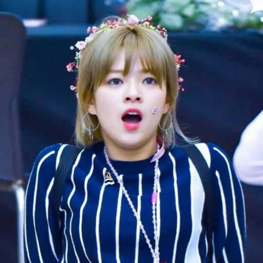 twice, yu chongyong, twice jungyeon, twice jeongyeon, twice jeongyeon frog