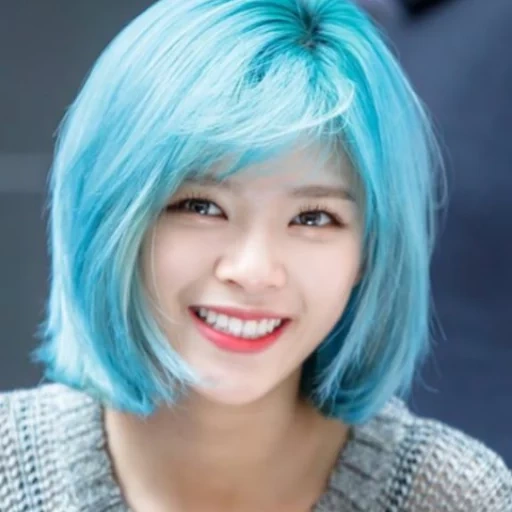 twice, yu chongyong, twice jungyeon, twice jeongyeon, memutar rambut biru besar