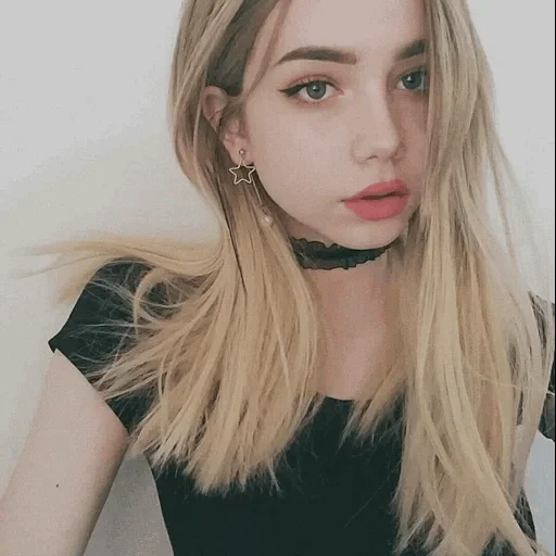 la ragazza, la bionda, daria kaplan, la ragazza è bellissima, la bionda è bella