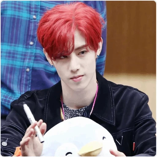 kerl, yugyeom, got7 mark, got7 teilnehmer rote haare, mark tuan got7 mit roten haaren