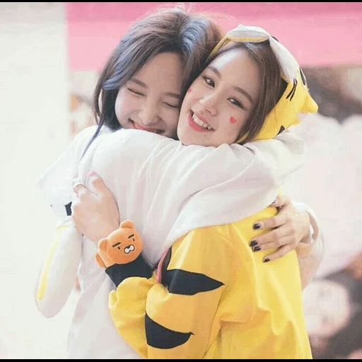 due volte, sono naun, due volte nayeon, twise kigurumi, nur sultan astana