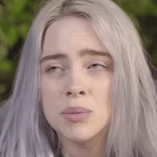 giovane donna, billy eilish, billy ailish, billie eilish, billy ailish è smorzante