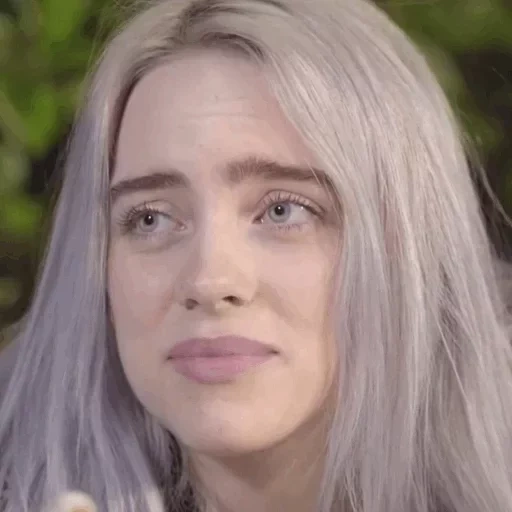 giovane donna, billy eilish, billy ailish, billie eilish, billy ailish senza cosmetici