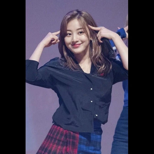 deux fois, jeune femme, clin d'œil deux fois, nuan deux fois, jihyo deux fois