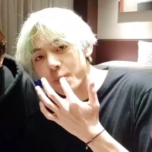 tiktoki, taehyung, ikatan darah, anak laki laki bangtan, ri evgeny sonyevich