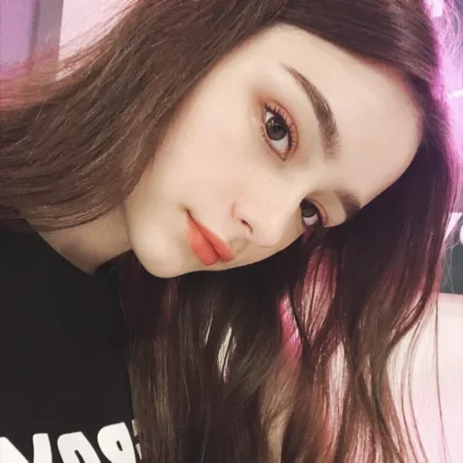 junge frau, die schönheit des mädchens, koreanisches make up, schöne mädchen, rose blackpink selfie