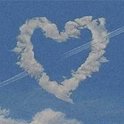 en las nubes, corazón de nubes, corazón del cielo, el cielo sobre la cabeza, nube de la forma del corazón