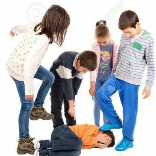 i bambini, i piedi, i bambini giocano con i loro coetanei, scuola di bullismo su sfondo bianco, bullismo bambini 8-9 anni