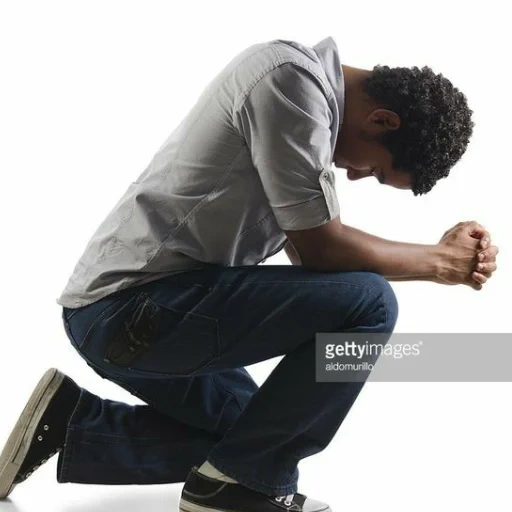 обувь, человек, человек коленях, молодой человек, человек молится коленях