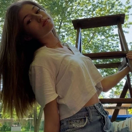 la ragazza, la ragazza, la cameriera, ava rxsee, bella ragazza