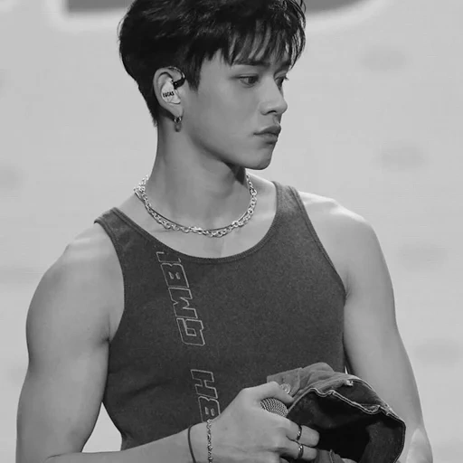 mec, lucas wayv abs, lucas nct papa, un beau garçon, chonin stray kids 2020