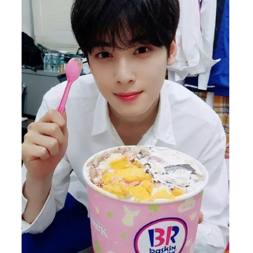 cha eunwoo, cha eun woo, keluarga kazakh, aktor korea, bts baskin robbins