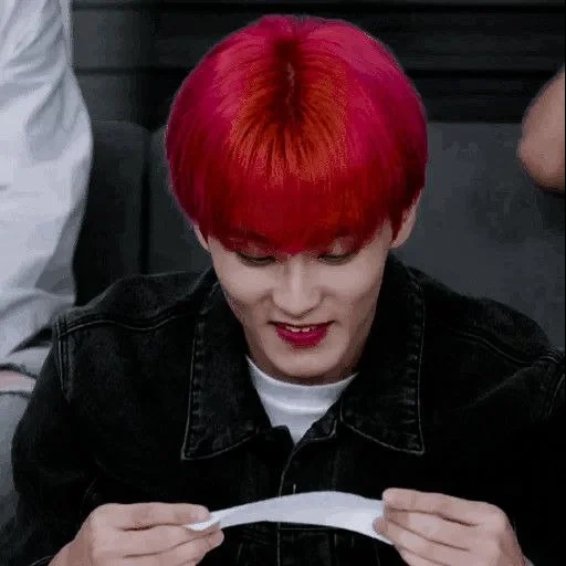 jung jungkook, jihan nitrick, wonho dengan latar belakang putih, kang daniel magenta, taehen cosplay todoroki