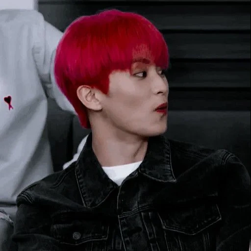 fumar taiheng, bangtan boys, roupa de sokin, bts kim taehyung, cabelo vermelho baekhyun