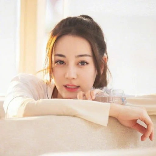 filles, jean-jacques goldman, dilraba dilmurat, beauté asiatique, dilraba dilmurat advertising colorkey's lip gloss